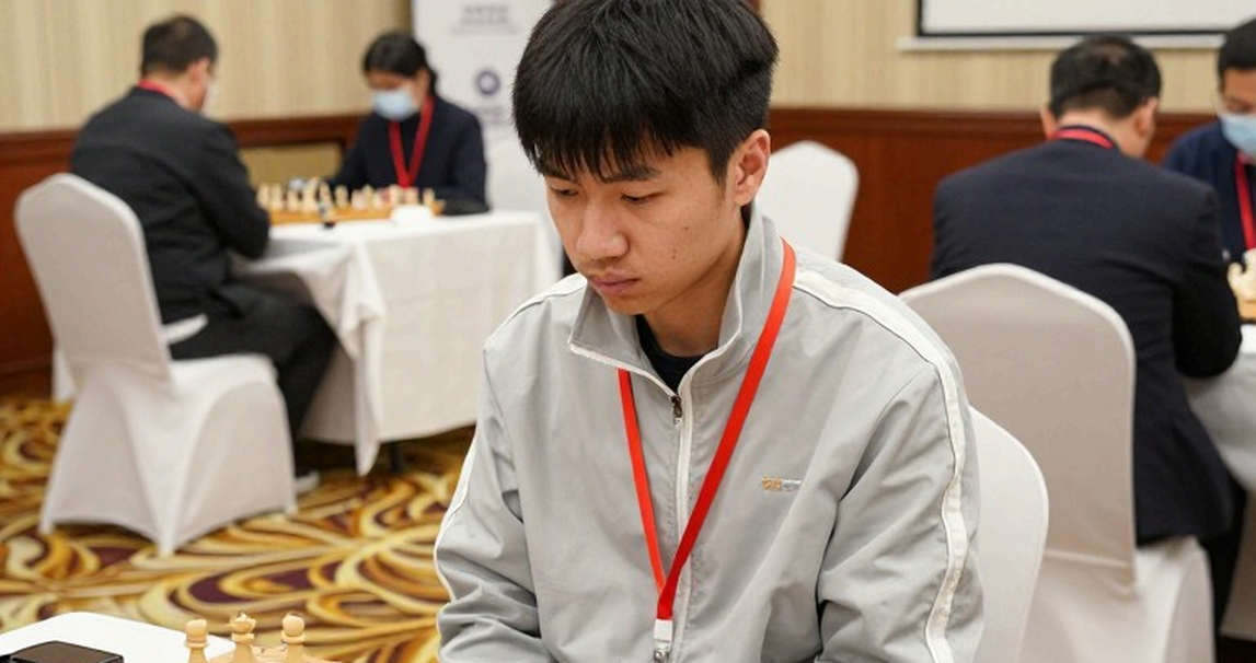 Carlsen và giới hạn con người: Khi AI san phẳng lợi thế chuẩn bị, ngôi vô địch cổ điển mất dần sức nặng