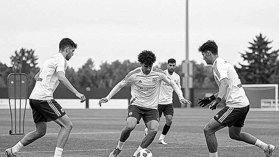 Pháp dưới thời Zidane và hiện tượng Esteban Lepaul: Khi bản lĩnh kết quả thắng vẻ đẹp quá trình Pháp dưới thời Zidane và hiện tượng Esteban Lepaul: Khi bản lĩnh kết quả thắng vẻ đẹp quá trình