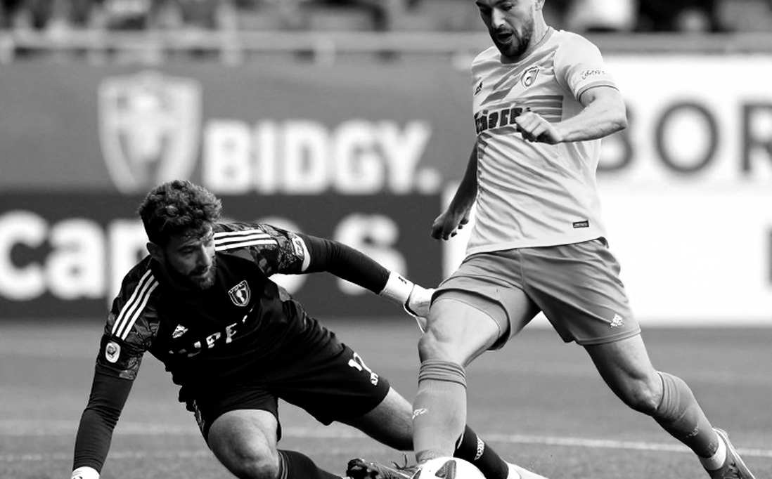 Tan Sinh's Two Kicks in the 78th Minute: Why a Yellow Card Doesn't Close the File Tan Sinh's Two Kicks in the 78th Minute: Why a Yellow Card Doesn't Close the File