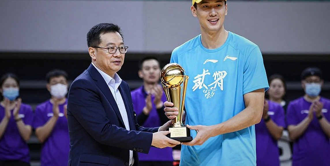 Mirotic cập bến Valencia: Canh bạc tuổi 35 và giới hạn của mẫu stretch four