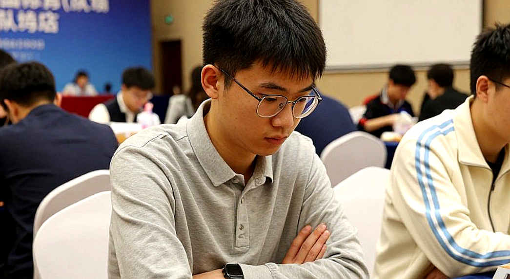 ChessBase Magazine 225: Prague 2026, 27 ván cờ ngắn và khoảng lặng trong phòng phân tích