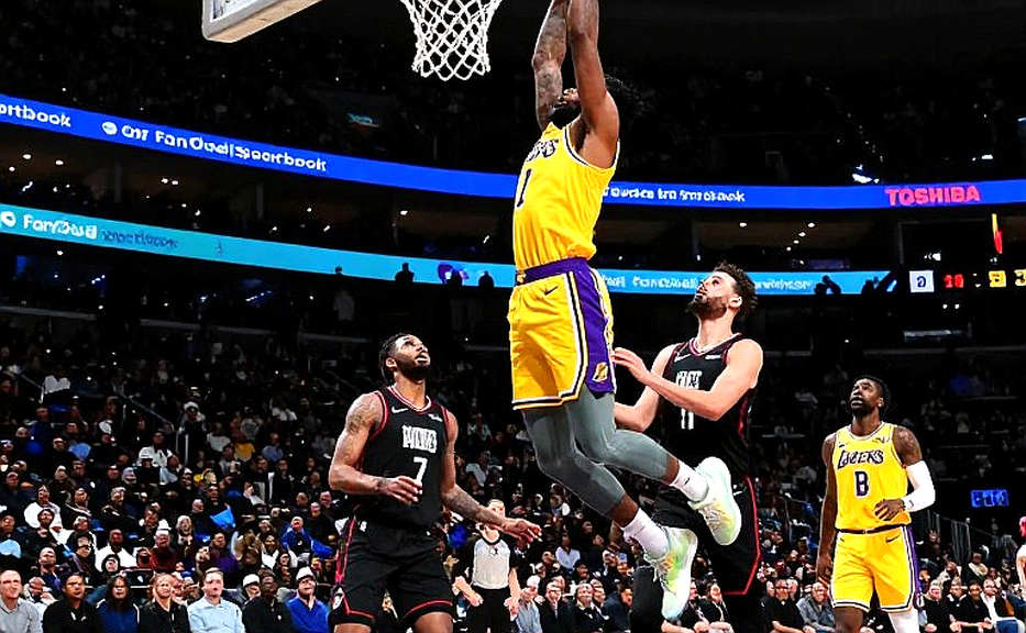 The Fifteenth Chair: Brandon Boston and the Empty Seat That Has a Name in Chicago The Fifteenth Chair: Brandon Boston and the Empty Seat That Has a Name in Chicago