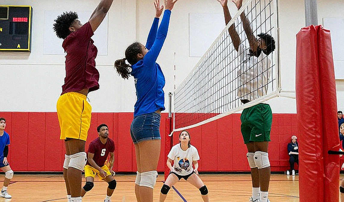Kentucky hạ Louisville 3-1: 22 điểm kill của Brooklyn DeLeye và câu chuyện phân phối bóng không ai nhìn thấy