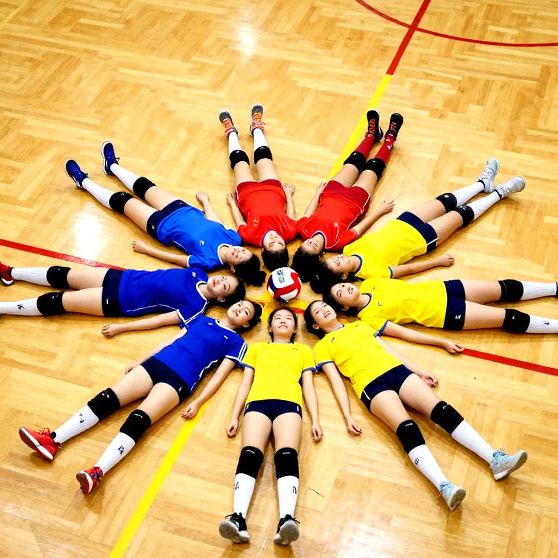 Kentucky hạ Louisville 3-1: 22 điểm kill của Brooklyn DeLeye và câu chuyện phân phối bóng không ai nhìn thấy